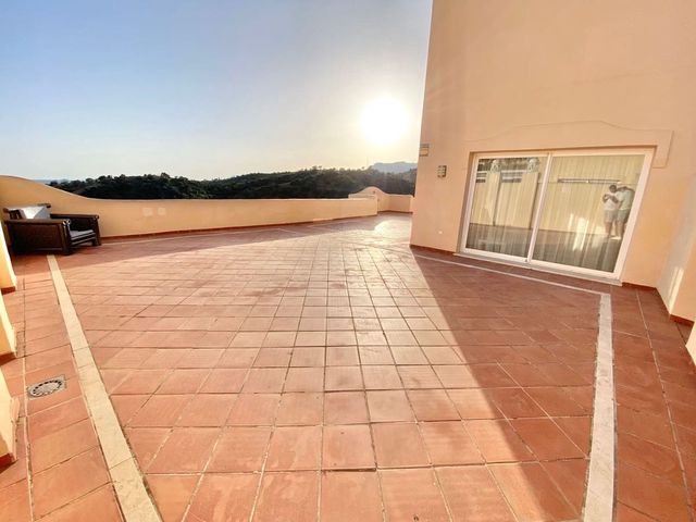 3 soveværelse Lejlighed til salg i El Rosario, Marbella med swimmingpool garage - € 615.000 (Ref: 10125923)