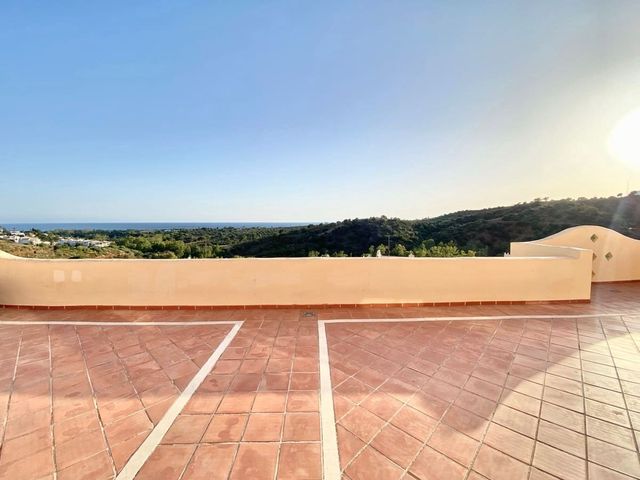 3 soveværelse Lejlighed til salg i El Rosario, Marbella med swimmingpool garage - € 615.000 (Ref: 10125923)