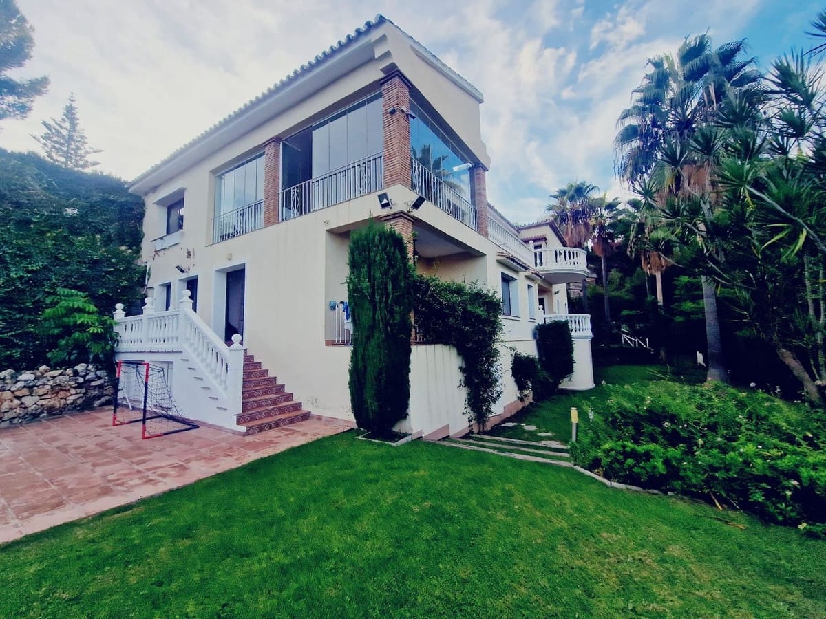 6 quarto Moradia para venda em Benahavis com piscina garagem - 1 950 000 € (Ref: 10125924)