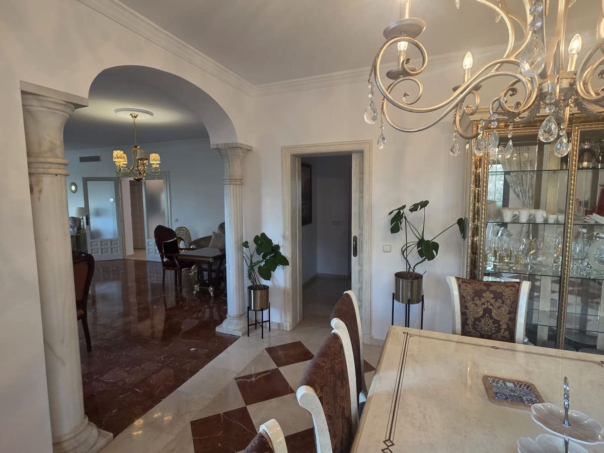 6 quarto Moradia para venda em Benahavis com piscina garagem - 1 950 000 € (Ref: 10125924)