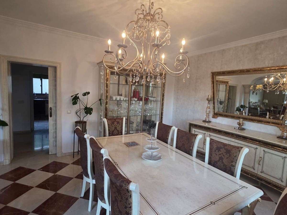 6 quarto Moradia para venda em Benahavis com piscina garagem - 1 950 000 € (Ref: 10125924)