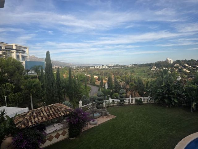 6 quarto Moradia para venda em El Paraíso, Benahavís com piscina garagem - 1 950 000 € (Ref: 10125924)