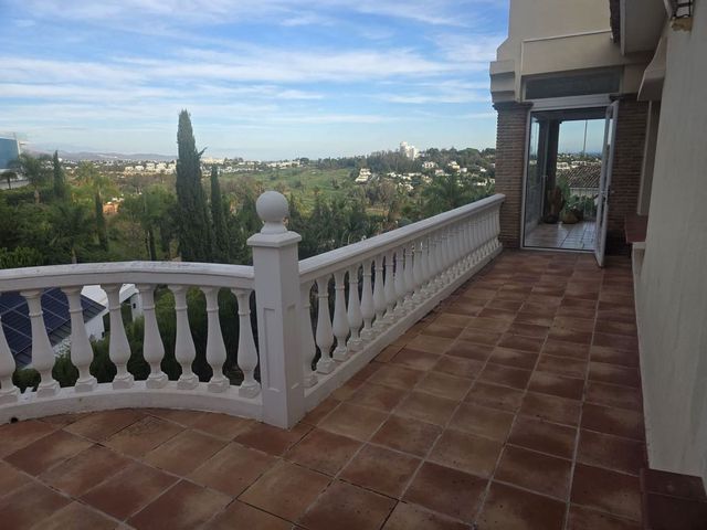 6 quarto Moradia para venda em El Paraíso, Benahavís com piscina garagem - 1 950 000 € (Ref: 10125924)