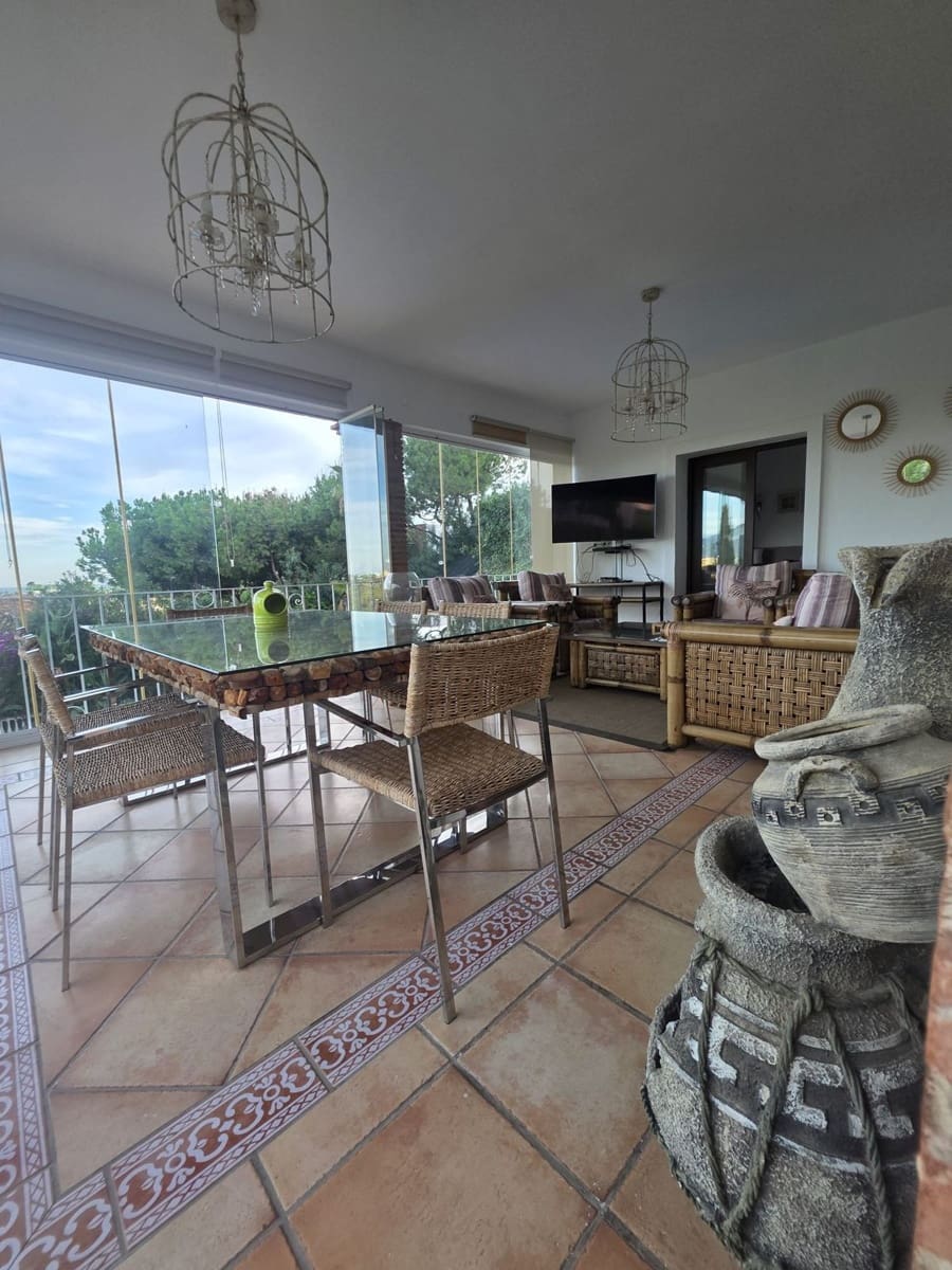 6 quarto Moradia para venda em Benahavis com piscina garagem - 1 950 000 € (Ref: 10125924)