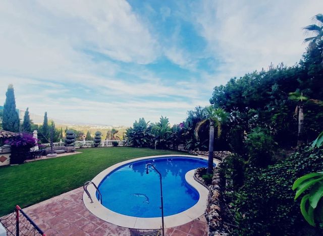 6 quarto Moradia para venda em El Paraíso, Benahavís com piscina garagem - 1 950 000 € (Ref: 10125924)