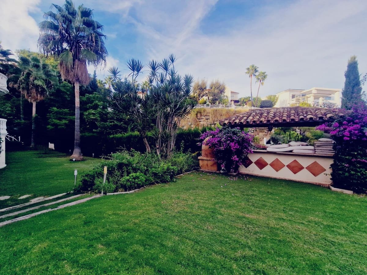 6 quarto Moradia para venda em Benahavis com piscina garagem - 1 950 000 € (Ref: 10125924)