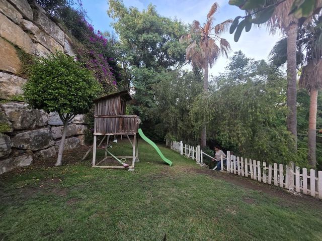 6 quarto Moradia para venda em El Paraíso, Benahavís com piscina garagem - 1 950 000 € (Ref: 10125924)