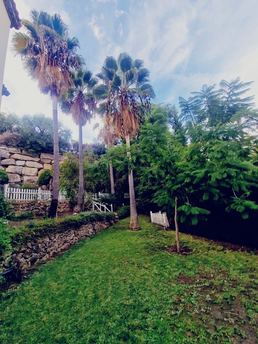 6 quarto Moradia para venda em Benahavis com piscina garagem - 1 950 000 € (Ref: 10125924)