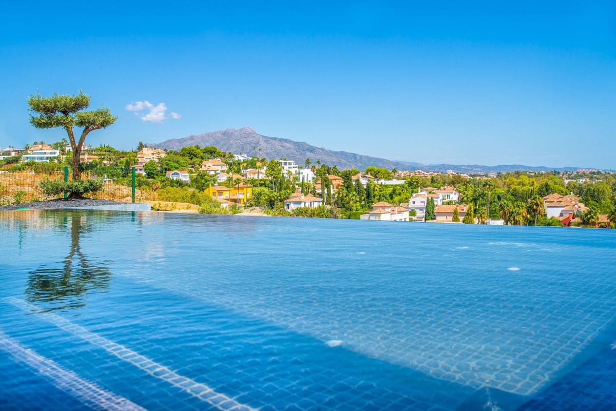 Apartamento de 3 habitaciones en Benahavís en venta con piscina garaje - 1.199.000 € (Ref: 10125927)
