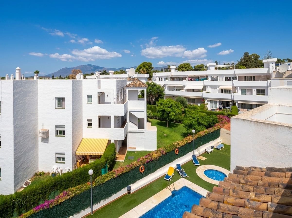 2 Zimmer Apartment zu verkaufen in El Paraiso mit Pool - 349.900 € (Ref: 10125928)
