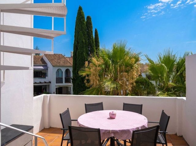 2 sovrum Lägenhet till salu i El Paraiso, Estepona med pool - 349 900 € (Ref: 10125928)