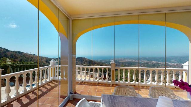 4 Zimmer Villa zu verkaufen in Vélez-Málaga mit Pool Garage - 895.000 € (Ref: 10125937)