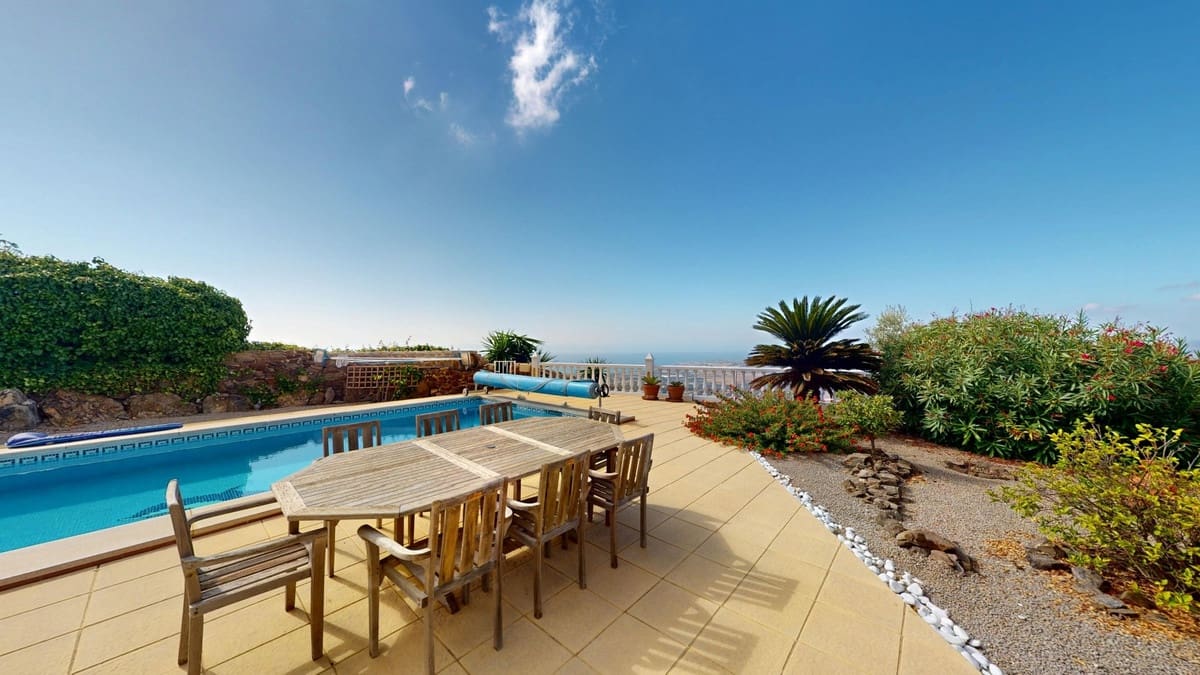 4 Zimmer Villa zu verkaufen in Velez-Malaga mit Pool Garage - 895.000 € (Ref: 10125937)