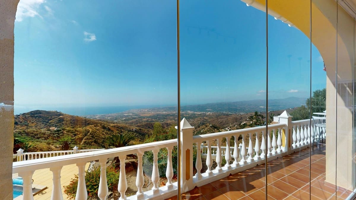 4 Zimmer Villa zu verkaufen in Velez-Malaga mit Pool Garage - 895.000 € (Ref: 10125937)