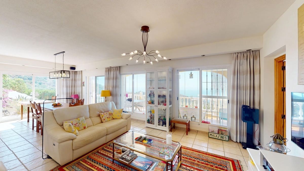 4 Zimmer Villa zu verkaufen in Velez-Malaga mit Pool Garage - 895.000 € (Ref: 10125937)