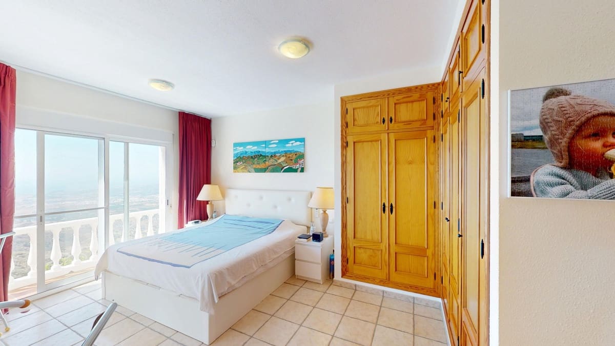 4 Zimmer Villa zu verkaufen in Velez-Malaga mit Pool Garage - 895.000 € (Ref: 10125937)