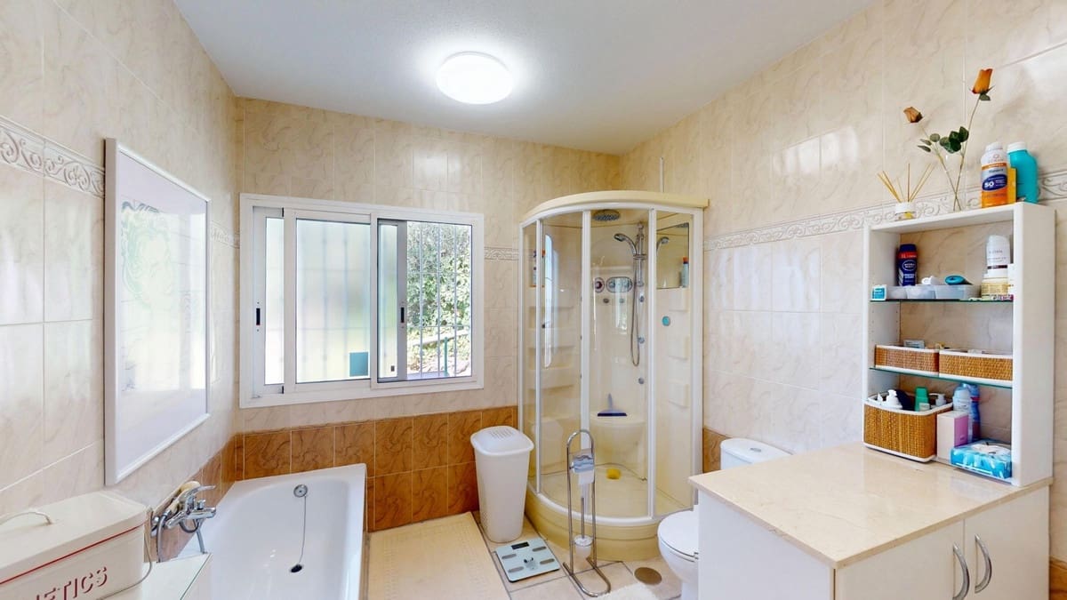 4 Zimmer Villa zu verkaufen in Velez-Malaga mit Pool Garage - 895.000 € (Ref: 10125937)
