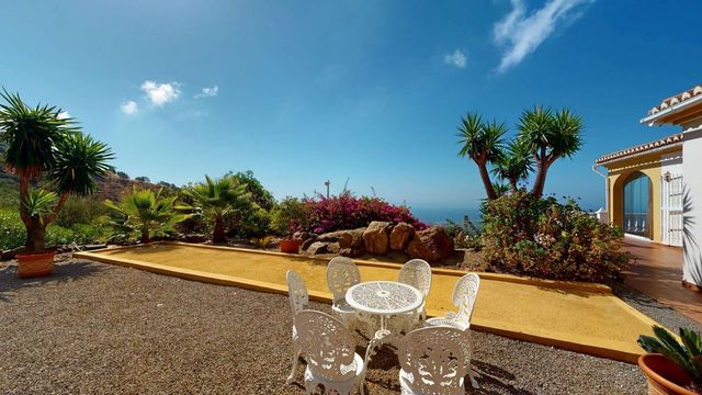 4 Zimmer Villa zu verkaufen in Vélez-Málaga mit Pool Garage - 895.000 € (Ref: 10125937)
