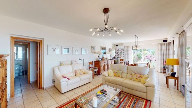 4 Zimmer Villa zu verkaufen in Vélez-Málaga mit Pool Garage - 895.000 € (Ref: 10125937)