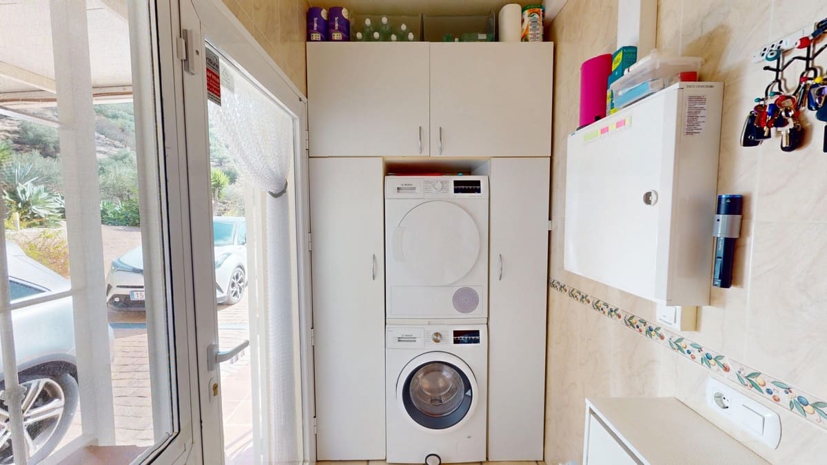 4 Zimmer Villa zu verkaufen in Velez-Malaga mit Pool Garage - 895.000 € (Ref: 10125937)
