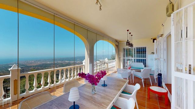 4 Zimmer Villa zu verkaufen in Vélez-Málaga mit Pool Garage - 895.000 € (Ref: 10125937)
