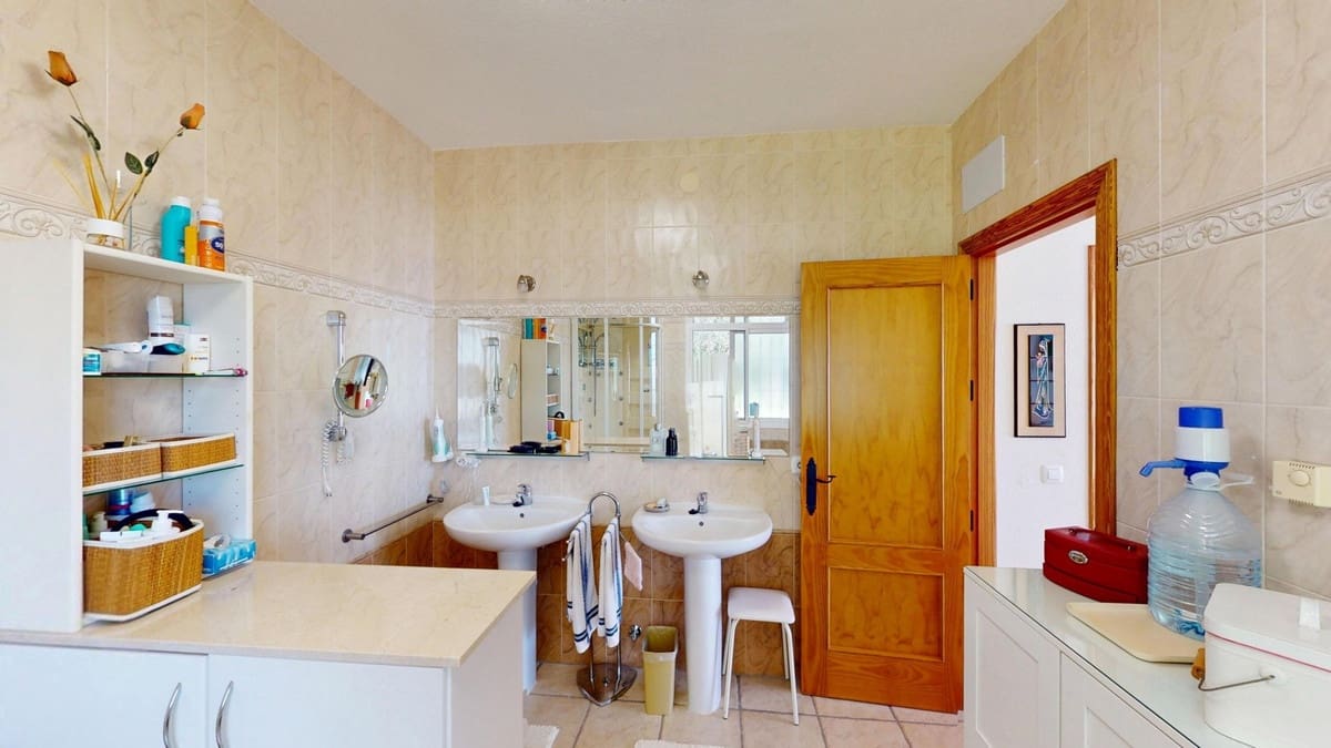 4 Zimmer Villa zu verkaufen in Velez-Malaga mit Pool Garage - 895.000 € (Ref: 10125937)