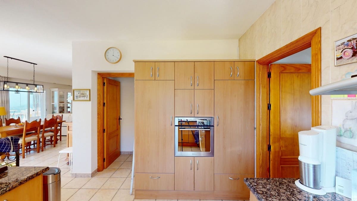 4 Zimmer Villa zu verkaufen in Velez-Malaga mit Pool Garage - 895.000 € (Ref: 10125937)
