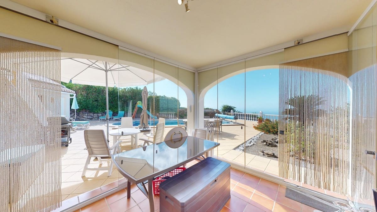 4 Zimmer Villa zu verkaufen in Velez-Malaga mit Pool Garage - 895.000 € (Ref: 10125937)