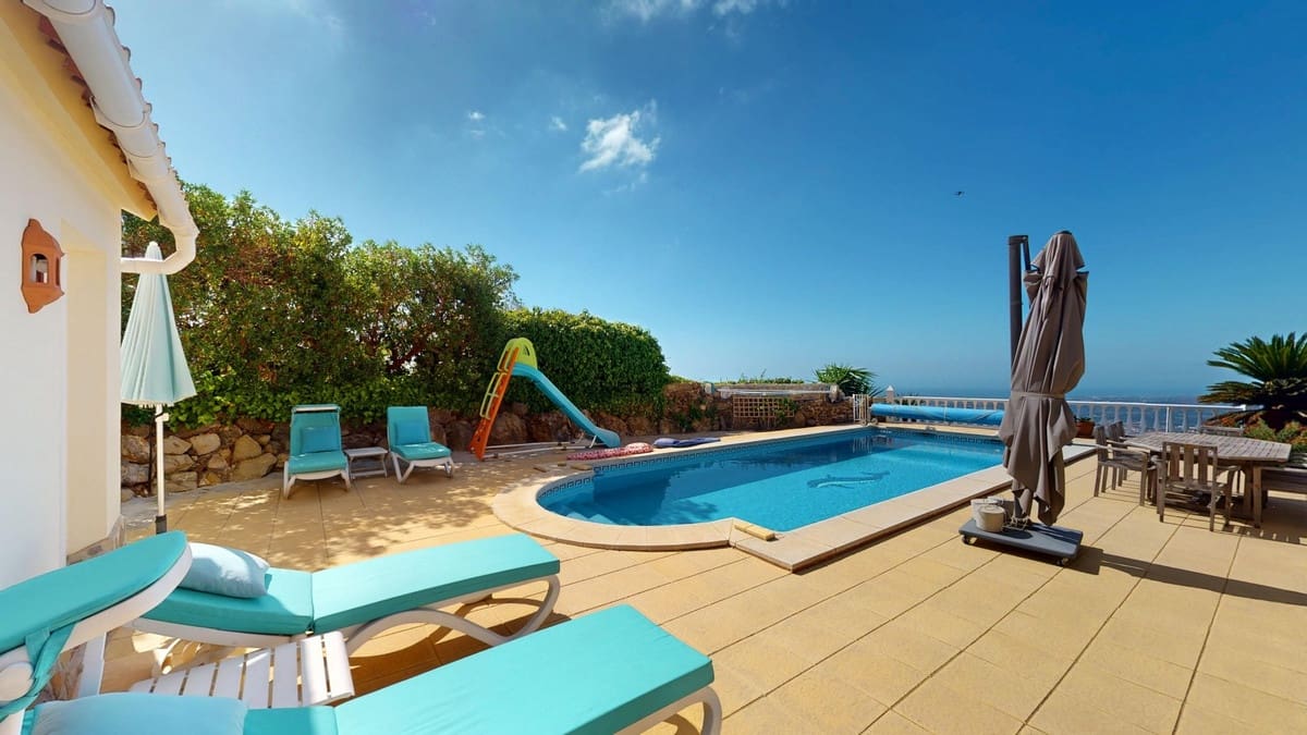 4 Zimmer Villa zu verkaufen in Velez-Malaga mit Pool Garage - 895.000 € (Ref: 10125937)