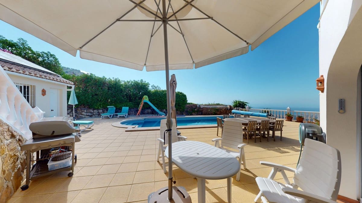 4 Zimmer Villa zu verkaufen in Velez-Malaga mit Pool Garage - 895.000 € (Ref: 10125937)