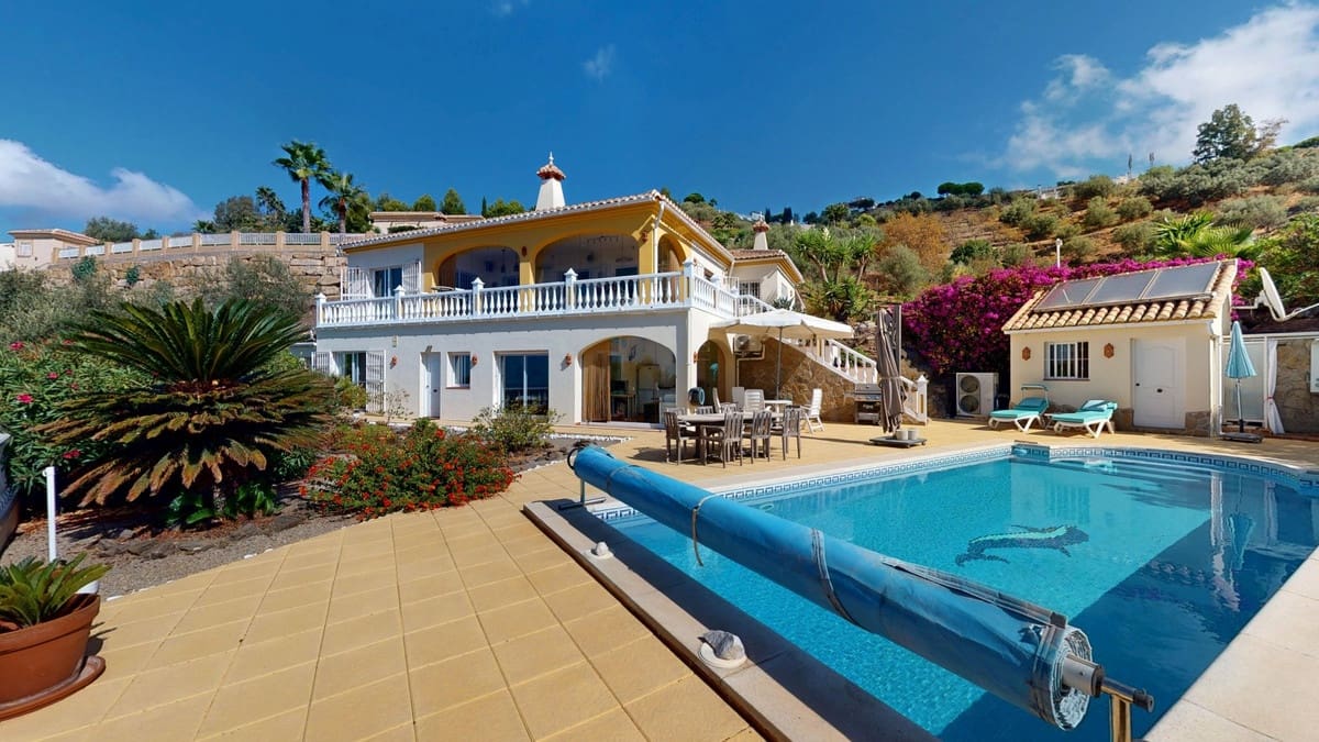 4 Zimmer Villa zu verkaufen in Velez-Malaga mit Pool Garage - 895.000 € (Ref: 10125937)