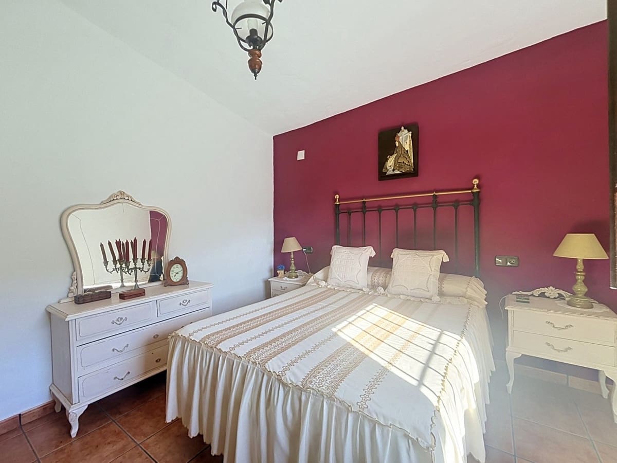 3 bedroom Villa for sale in Velez-Malaga with pool garage - € 320,000 (Ref: 10125938)