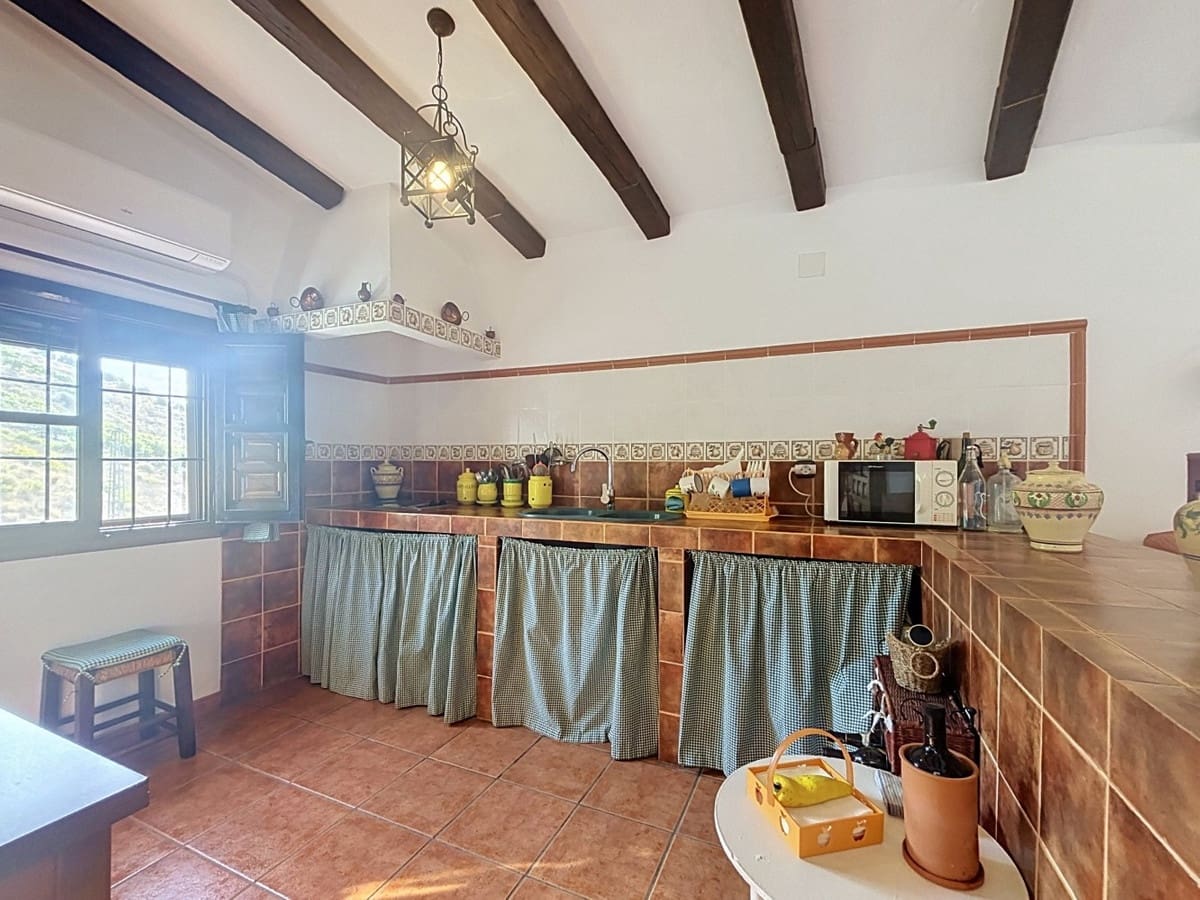 3 bedroom Villa for sale in Velez-Malaga with pool garage - € 320,000 (Ref: 10125938)