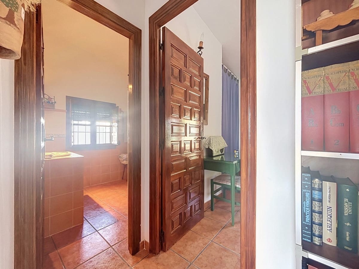 3 bedroom Villa for sale in Velez-Malaga with pool garage - € 320,000 (Ref: 10125938)