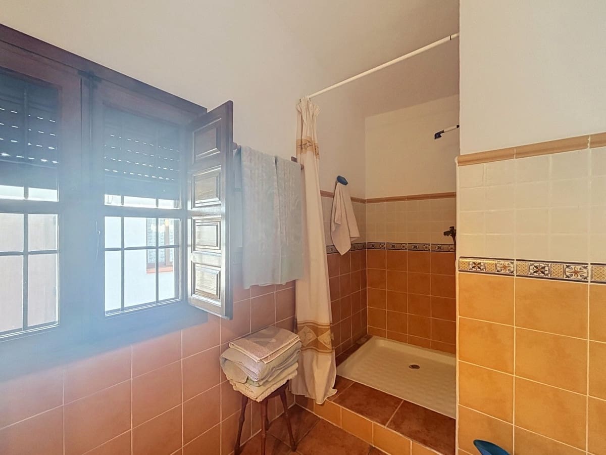 3 bedroom Villa for sale in Velez-Malaga with pool garage - € 320,000 (Ref: 10125938)