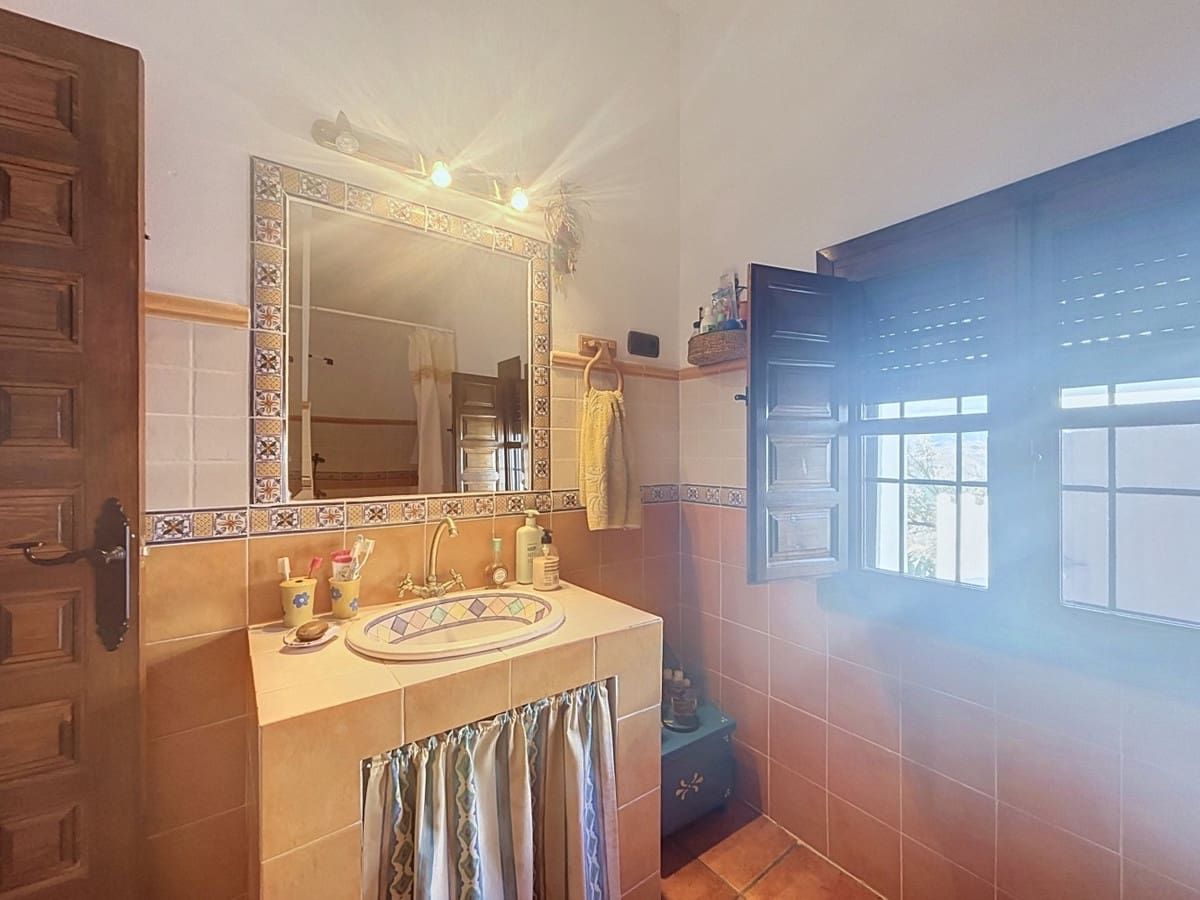 3 bedroom Villa for sale in Velez-Malaga with pool garage - € 320,000 (Ref: 10125938)