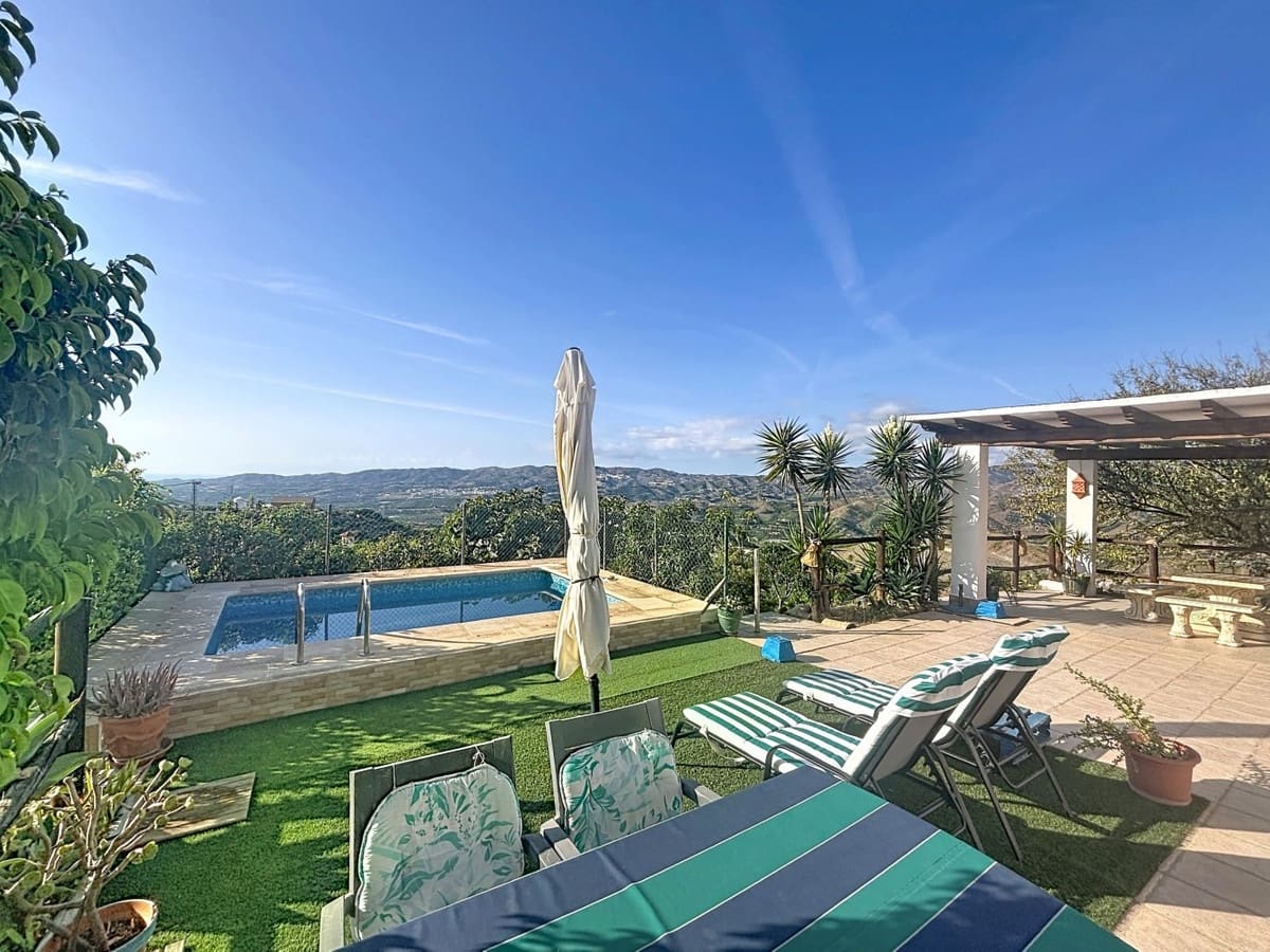 3 bedroom Villa for sale in Velez-Malaga with pool garage - € 320,000 (Ref: 10125938)