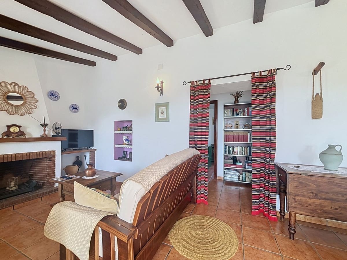 3 bedroom Villa for sale in Velez-Malaga with pool garage - € 320,000 (Ref: 10125938)