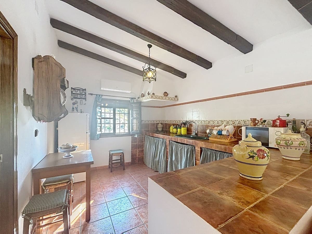 3 bedroom Villa for sale in Velez-Malaga with pool garage - € 320,000 (Ref: 10125938)