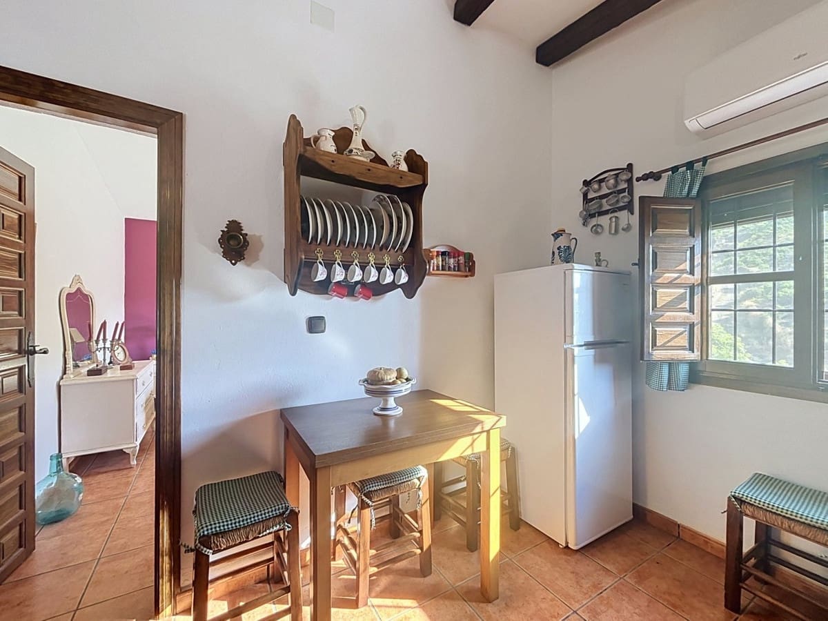 3 bedroom Villa for sale in Velez-Malaga with pool garage - € 320,000 (Ref: 10125938)