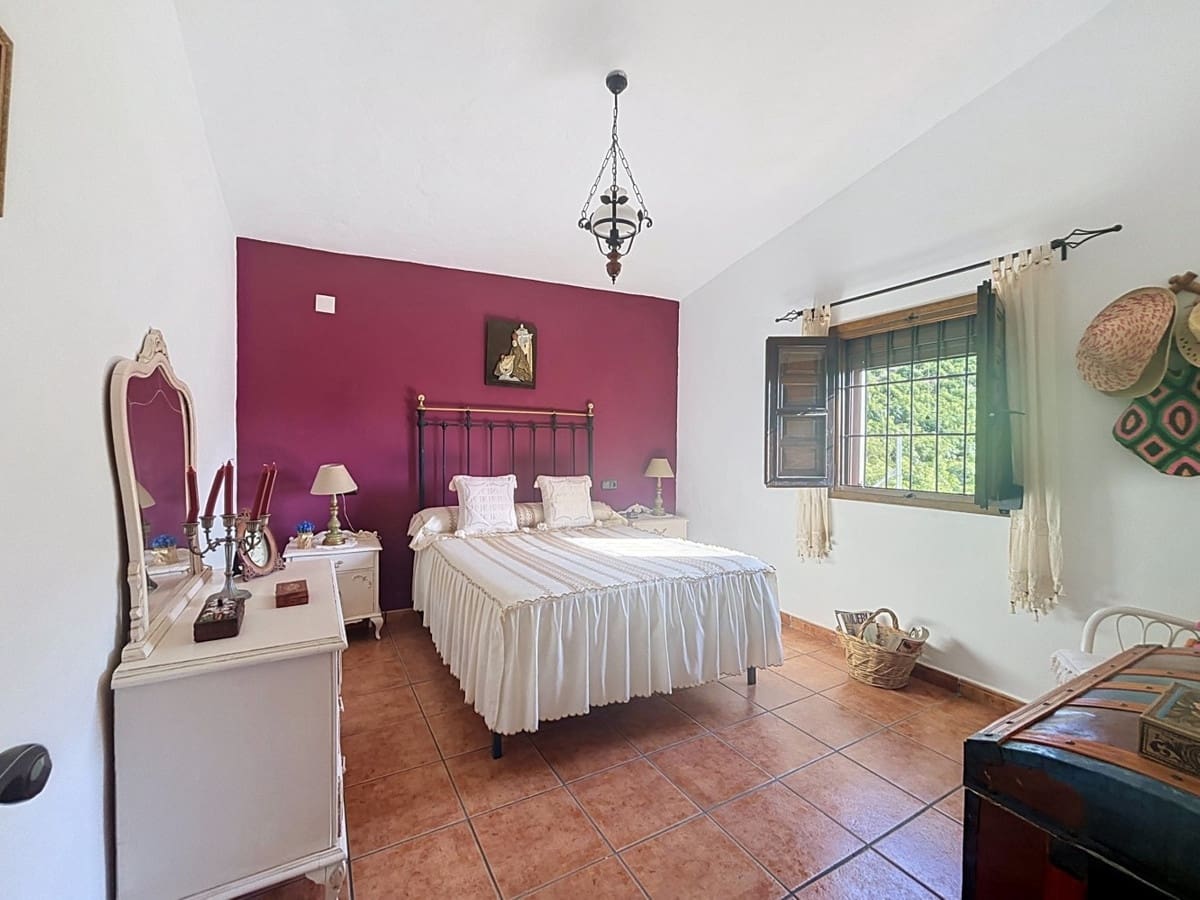 3 bedroom Villa for sale in Velez-Malaga with pool garage - € 320,000 (Ref: 10125938)