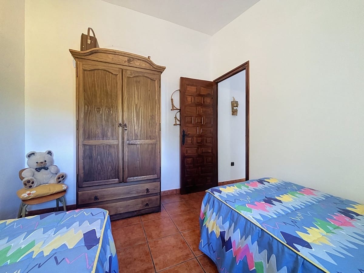 3 bedroom Villa for sale in Velez-Malaga with pool garage - € 320,000 (Ref: 10125938)