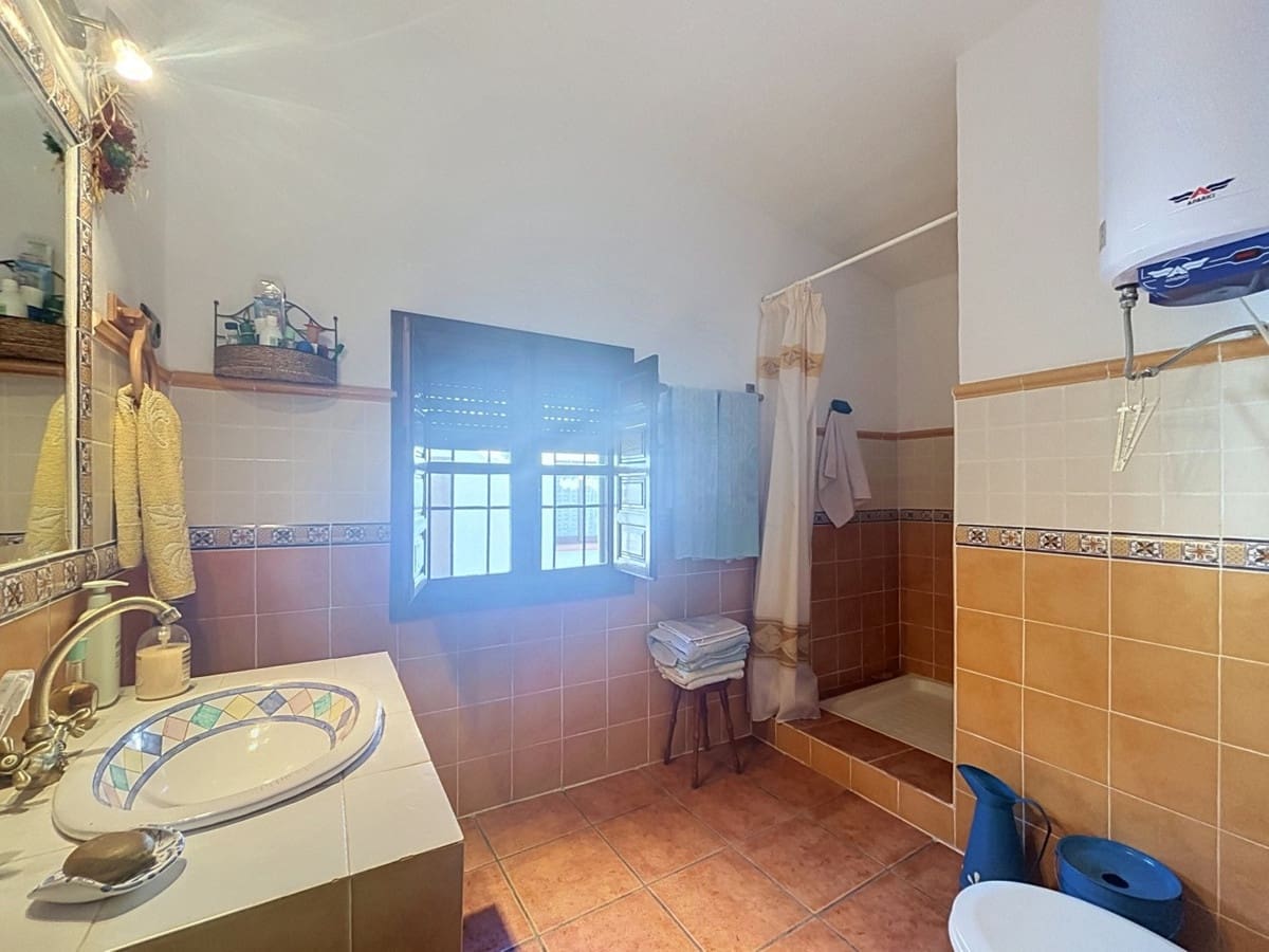 3 bedroom Villa for sale in Velez-Malaga with pool garage - € 320,000 (Ref: 10125938)