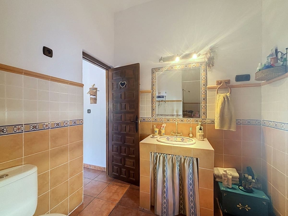3 bedroom Villa for sale in Velez-Malaga with pool garage - € 320,000 (Ref: 10125938)