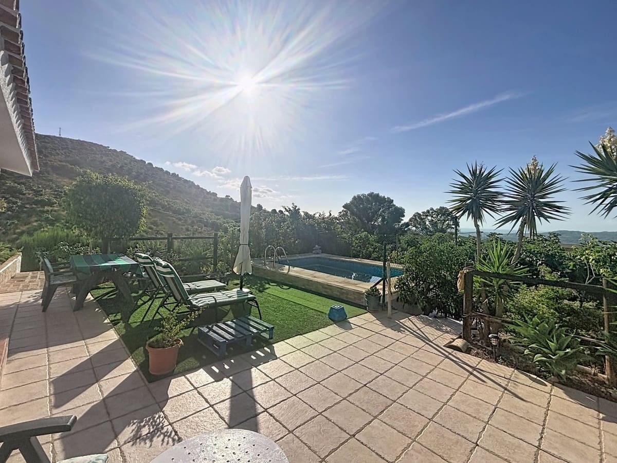 3 bedroom Villa for sale in Velez-Malaga with pool garage - € 320,000 (Ref: 10125938)