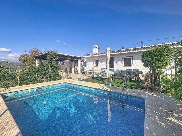 3 bedroom Villa for sale in Vélez-Málaga with pool garage - € 320,000 (Ref: 10125938)