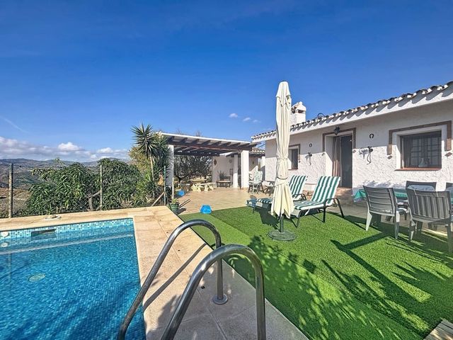 3 bedroom Villa for sale in Vélez-Málaga with pool garage - € 320,000 (Ref: 10125938)