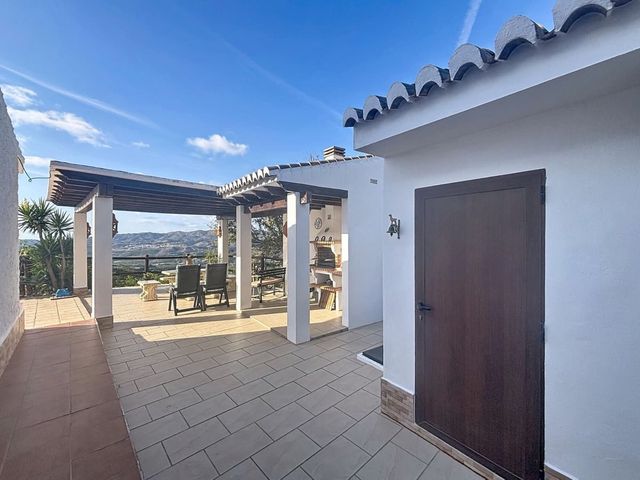 3 bedroom Villa for sale in Vélez-Málaga with pool garage - € 320,000 (Ref: 10125938)