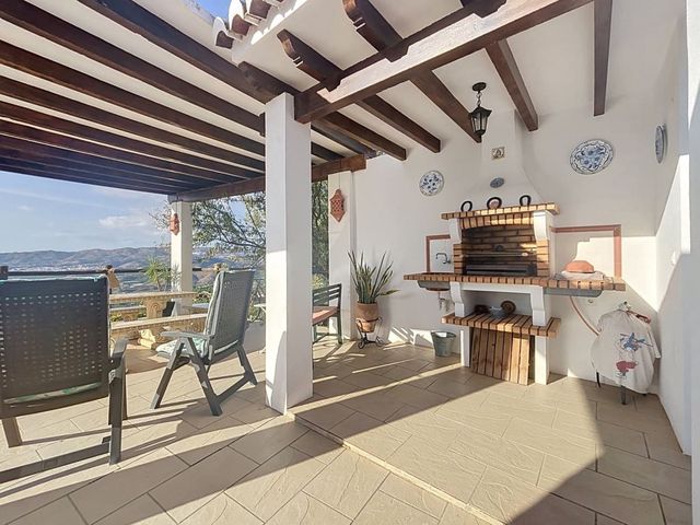 3 bedroom Villa for sale in Vélez-Málaga with pool garage - € 320,000 (Ref: 10125938)