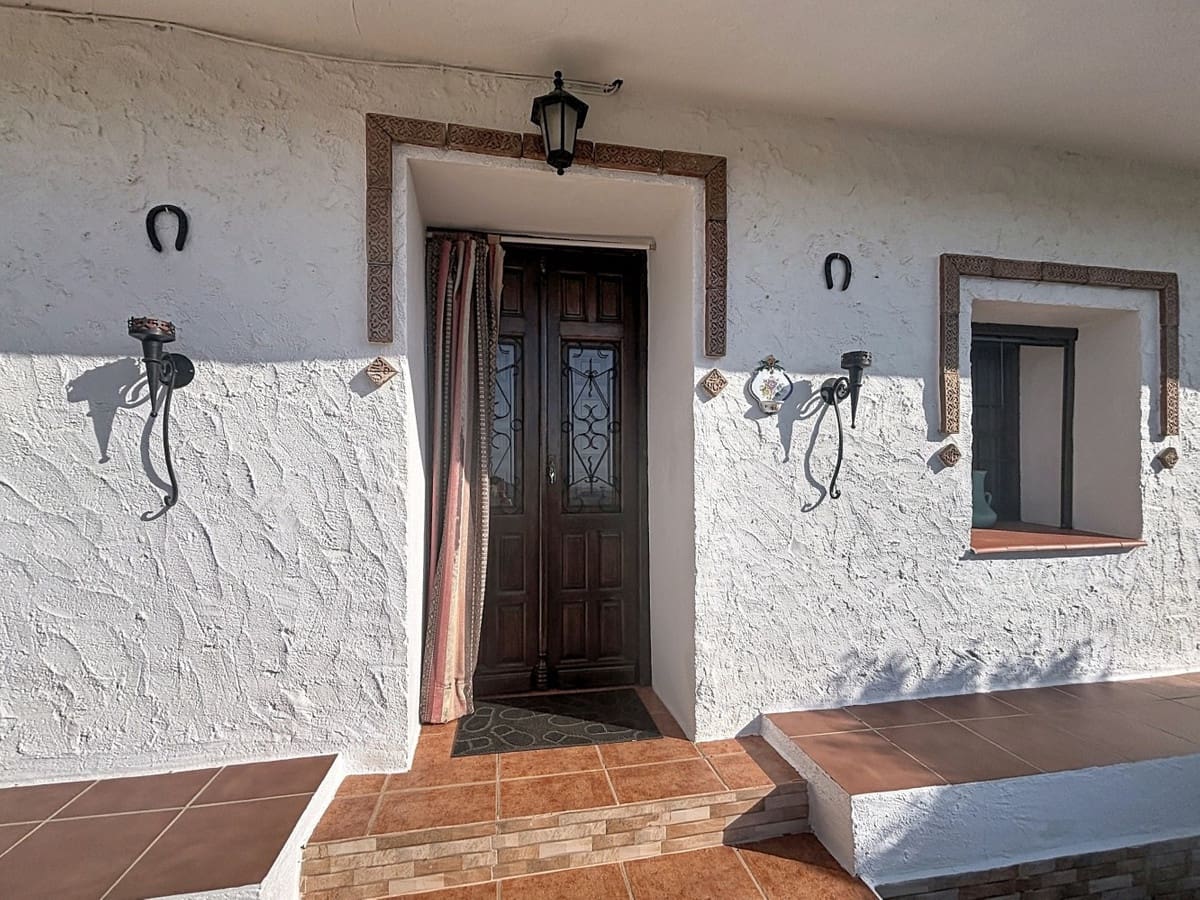 3 bedroom Villa for sale in Velez-Malaga with pool garage - € 320,000 (Ref: 10125938)